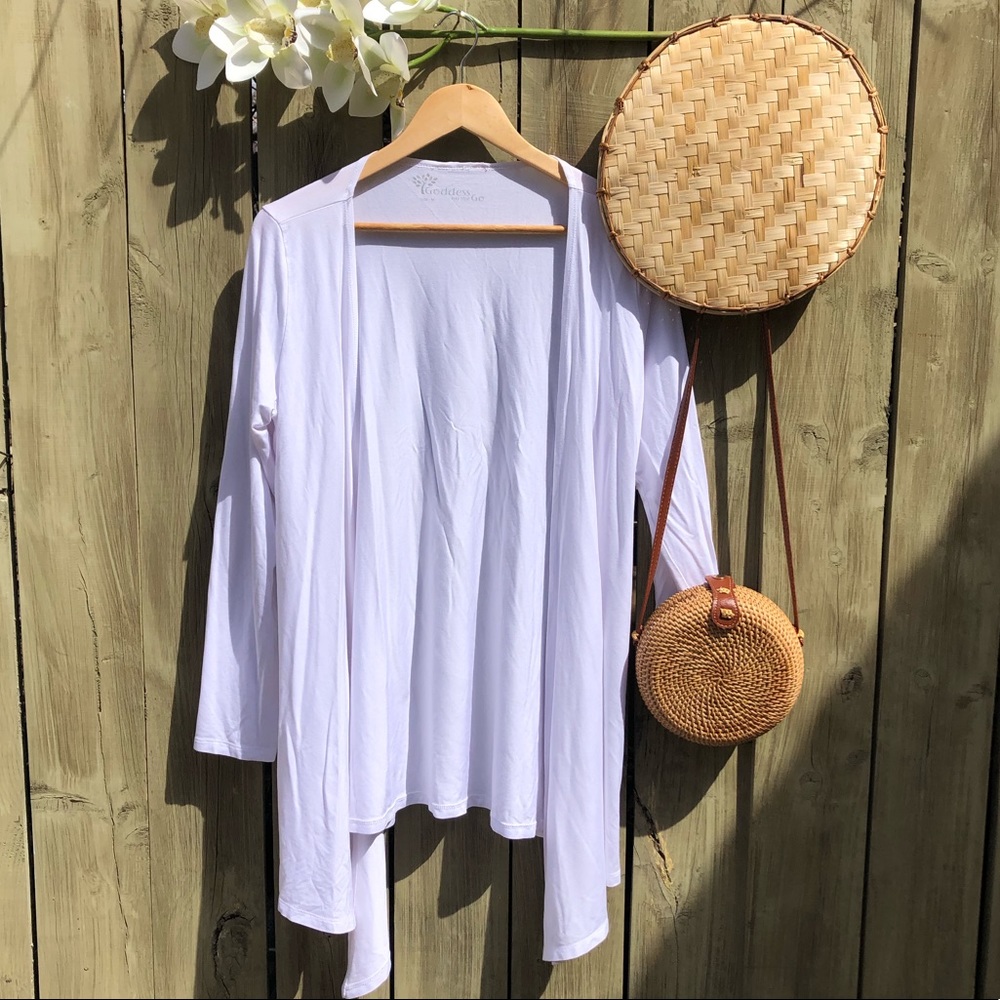 Goddess on the go / white lightweight cardigan!